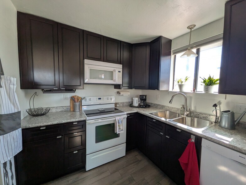 Building Photo - 240 N 17th St