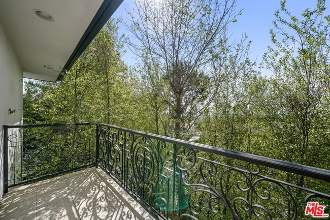 Building Photo - 9023 Alto Cedro Dr