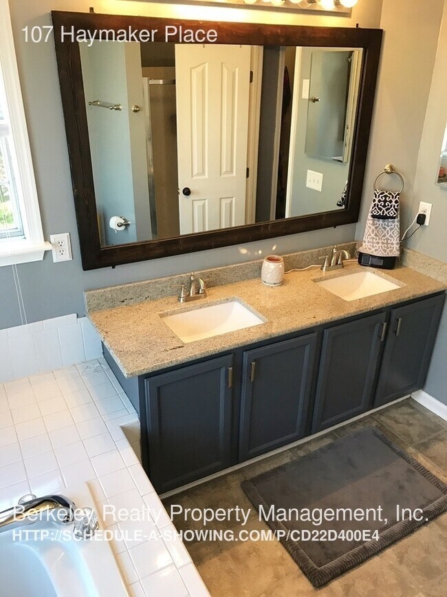 Building Photo - 107 Haymaker Place