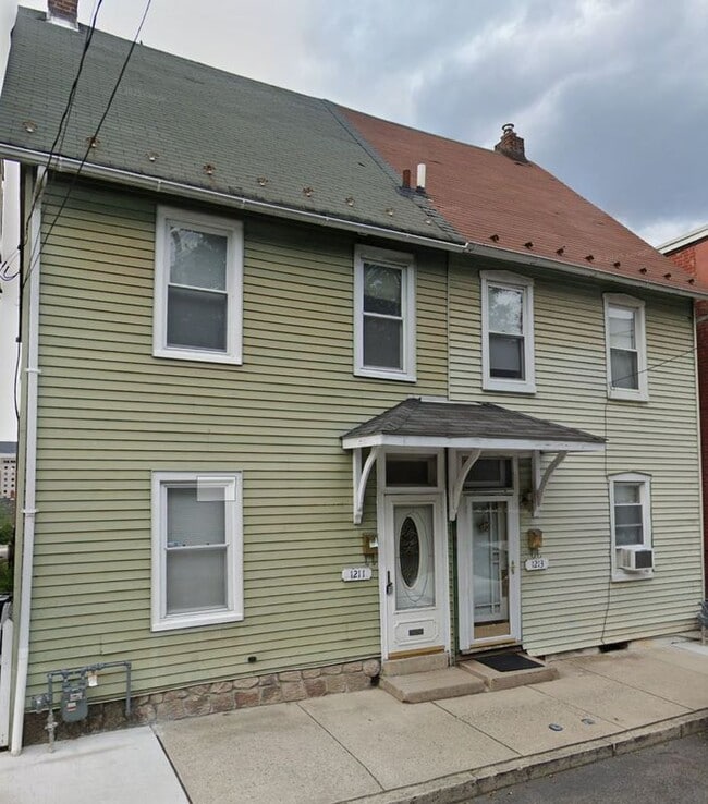 Primary Photo - 1211 Mechanic St