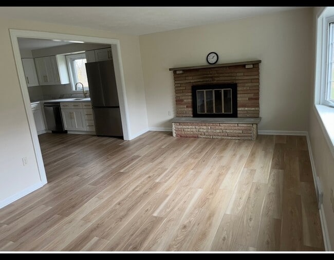 Building Photo - 101 Meadow St