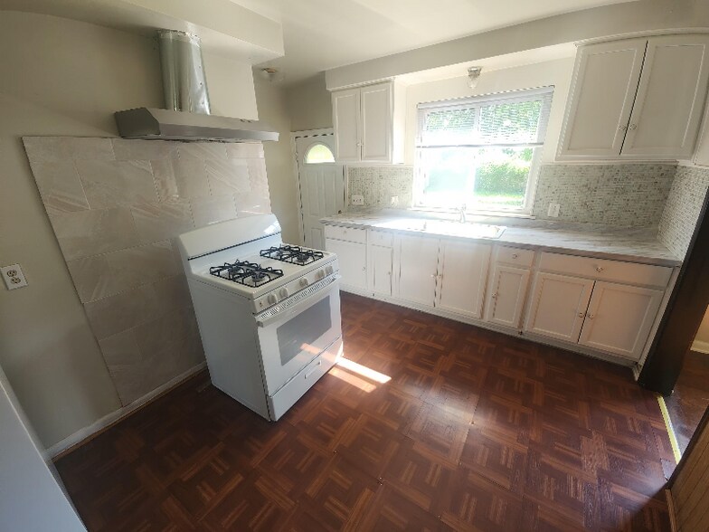 Building Photo - 8635 N Evangeline St