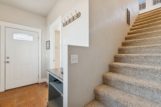 Building Photo - Cute Whitefish Home close to the Footbridge