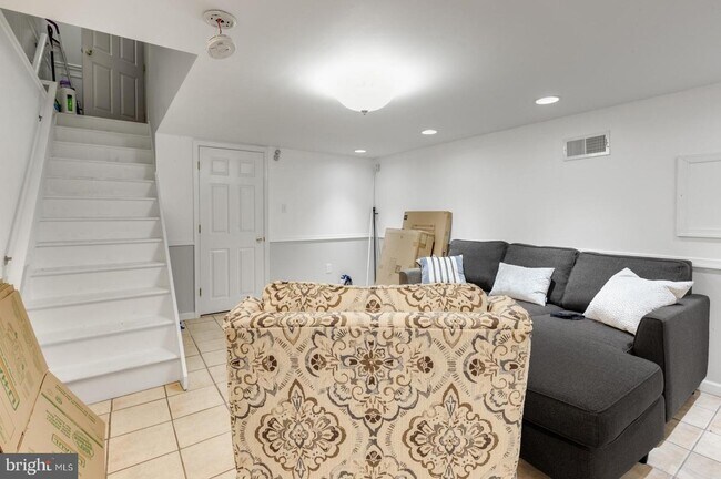 Building Photo - 920 S 16th St