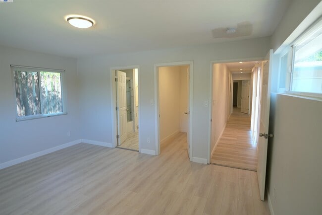 Building Photo - 3180 Watt Ave