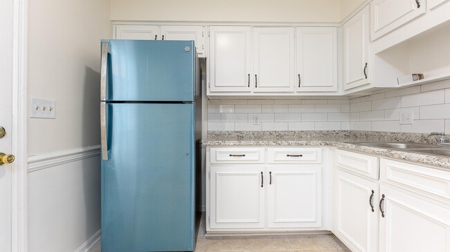 Building Photo - 6806 Cove Cir