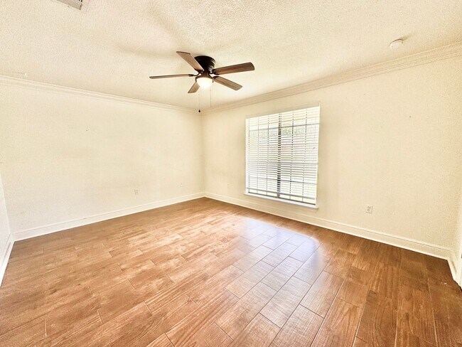 Building Photo - 5016 Five Frks Dr