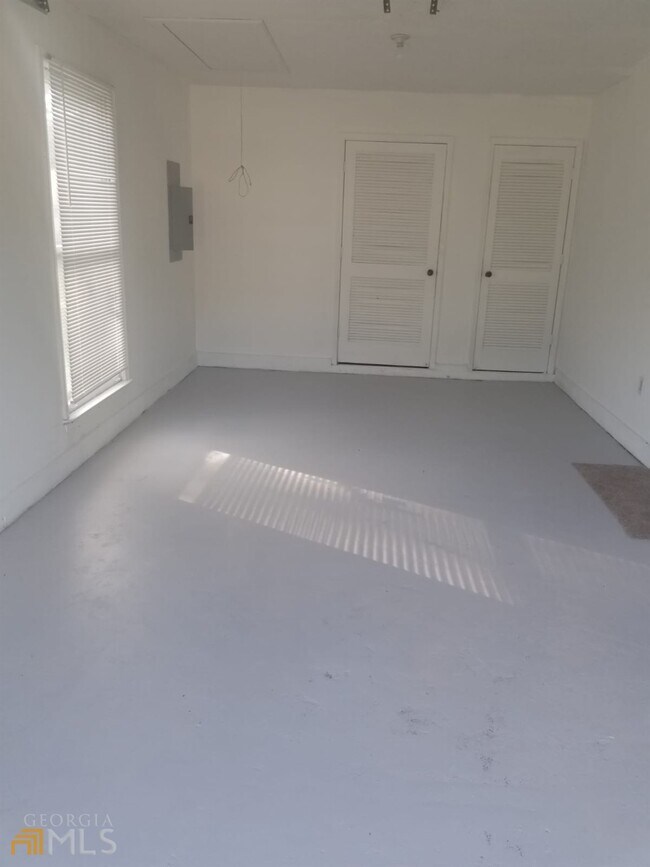 Building Photo - 2110 Country Walk Way SE