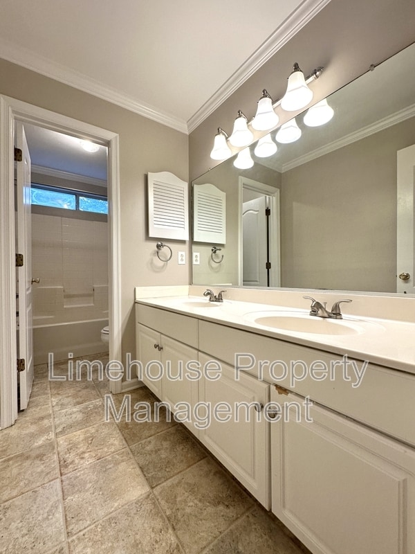 Building Photo - 2849 Crossings Dr