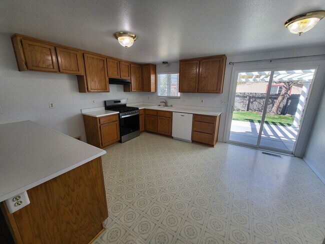 Building Photo - 2166 Carriage Crest Dr