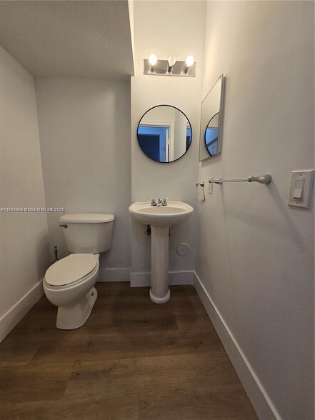 Building Photo - 129 Riverwalk Cir