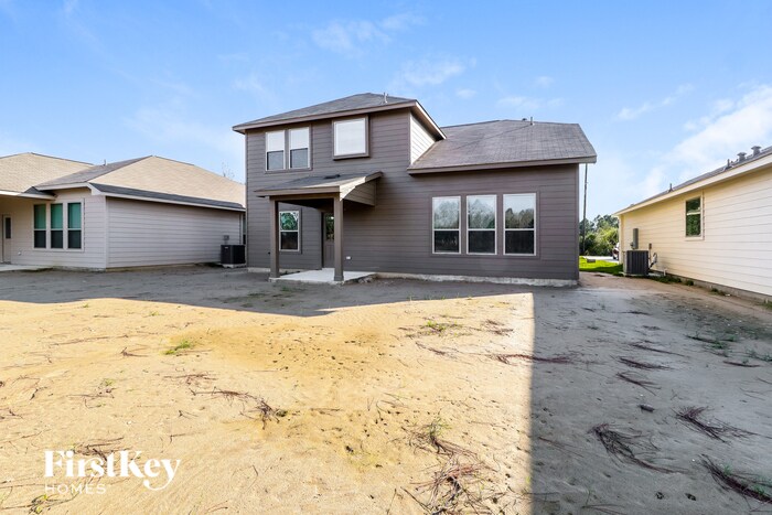Building Photo - 14705 Country Club Dr