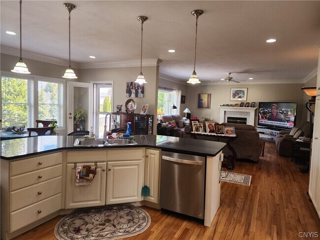 Building Photo - 4560 Providence Rd