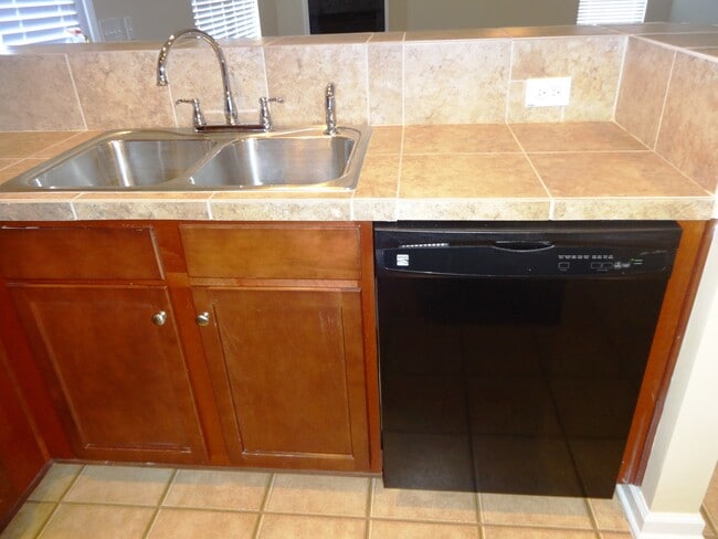 Building Photo - 405 Crystal Oaks Ln