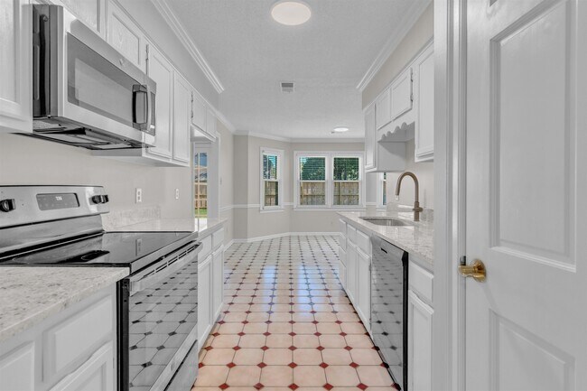 Building Photo - 636 N Fox Chase Cove