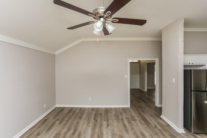 Building Photo - 721 S Highland Dr