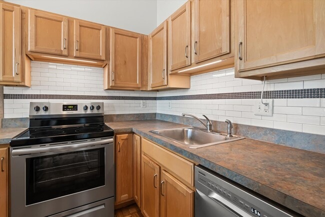 Building Photo - 101 N Chestnut St Apt 3