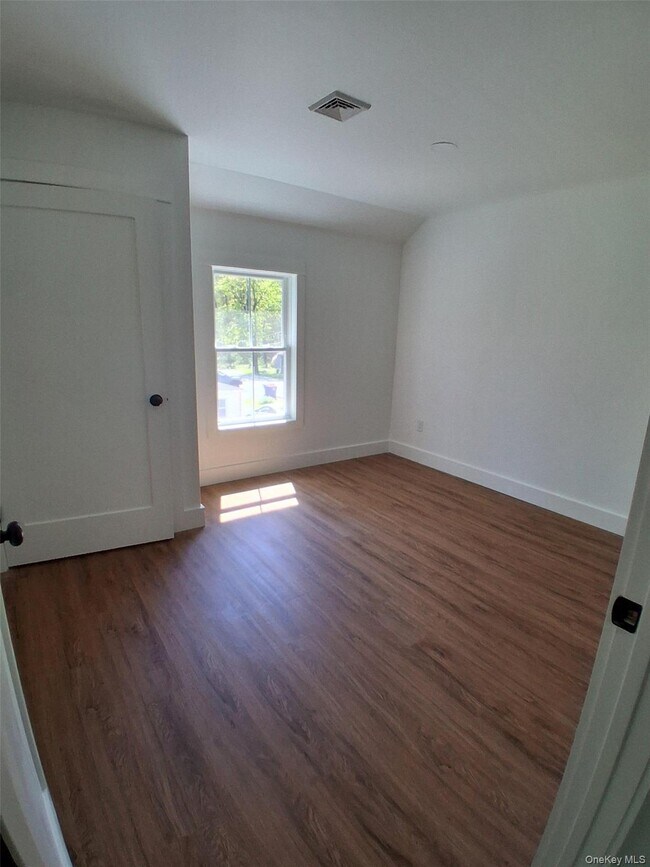 Building Photo - 11 Cedar St