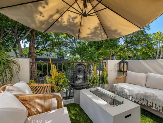 Building Photo - Hidden-Gem Townhouse in WeHo: 2 Bed/2.5 Bath, Private Entrance + Patios, 2 Parking, Norma Triangle