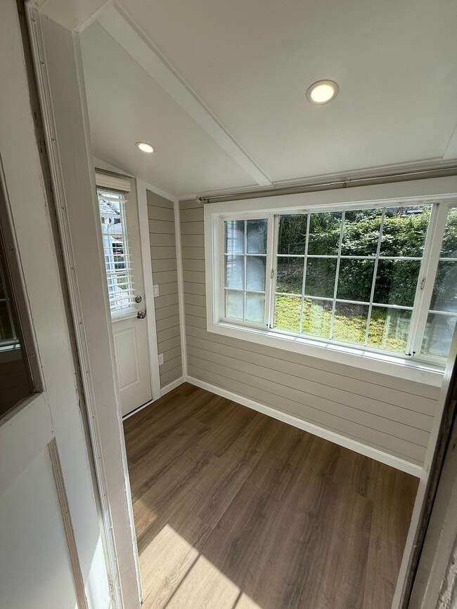 Building Photo - Charming Vintage Home in the Desirable Cam...