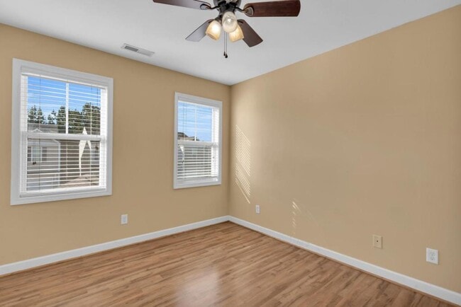 Building Photo - 69 Thornbury Dr