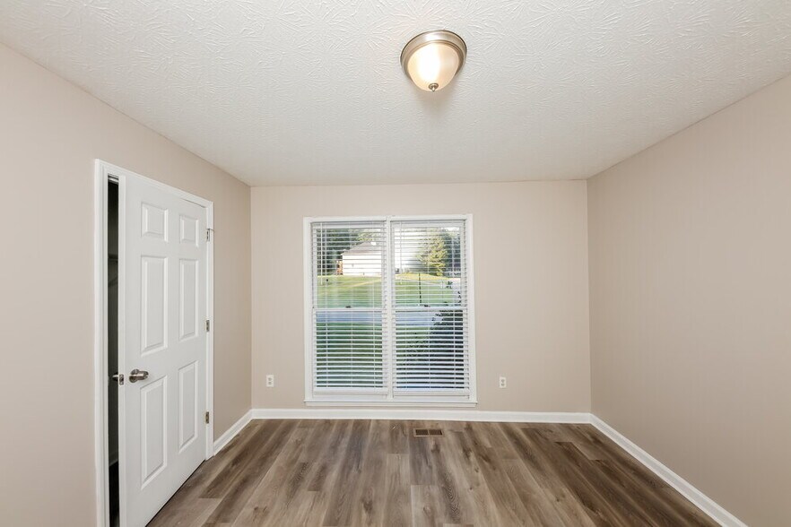 Building Photo - 524 Legacy Park Dr