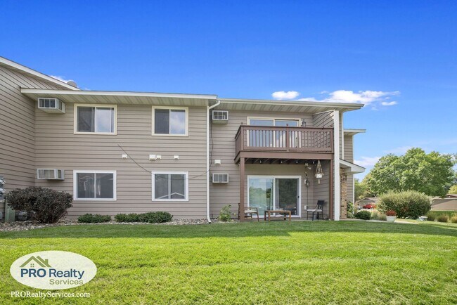 Building Photo - 2 Bedroom Townhome **Free May Rent with a May 2026 Move In**