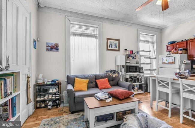 Building Photo - 3017 W Girard Ave