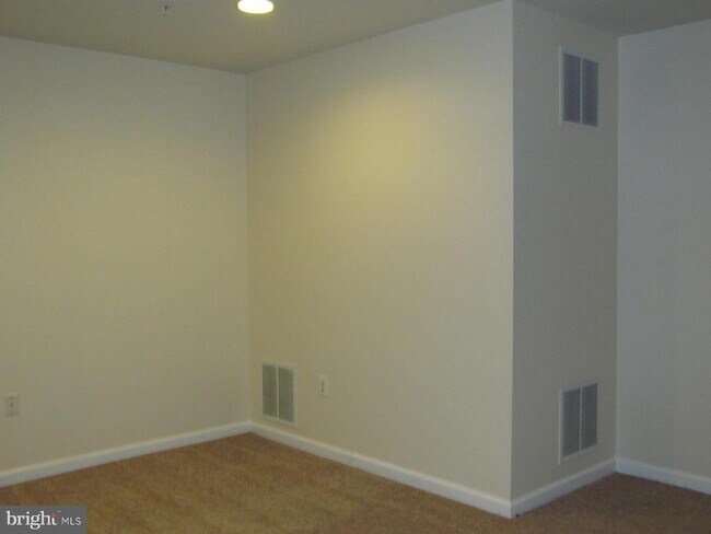 Building Photo - 46010 Saltmarsh Dr