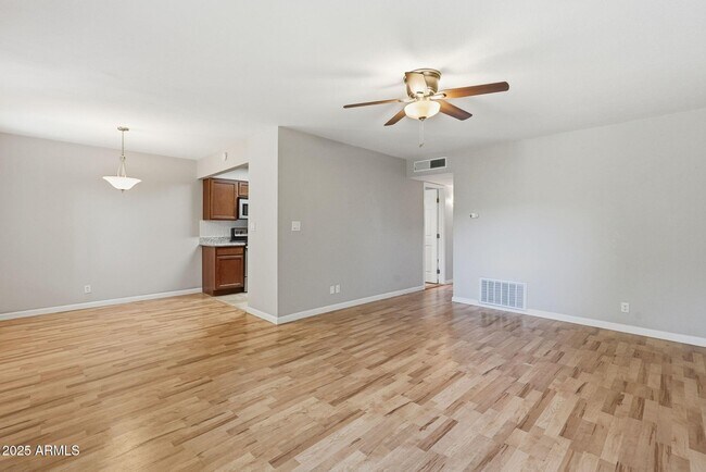 Building Photo - 1702 W Tuckey Ln