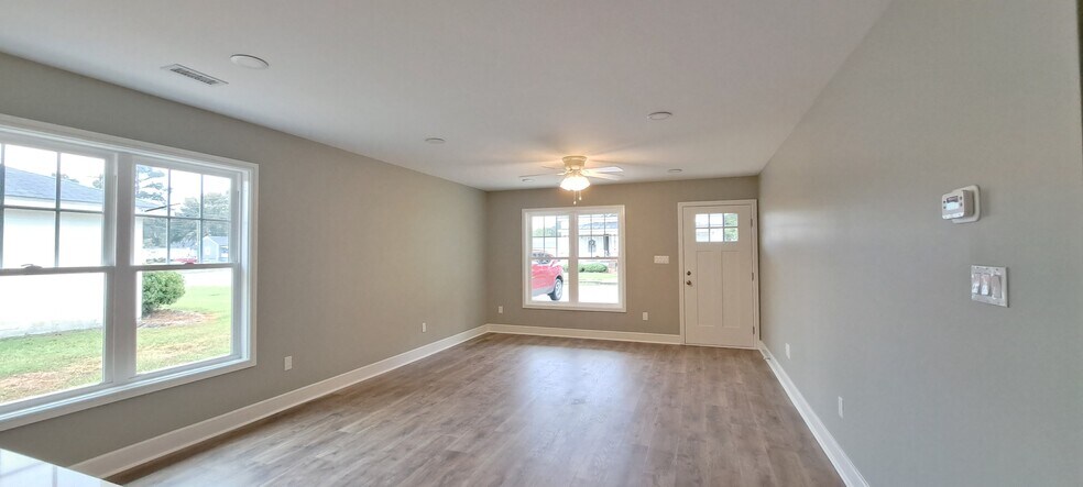 Building Photo - 104 N Mill St