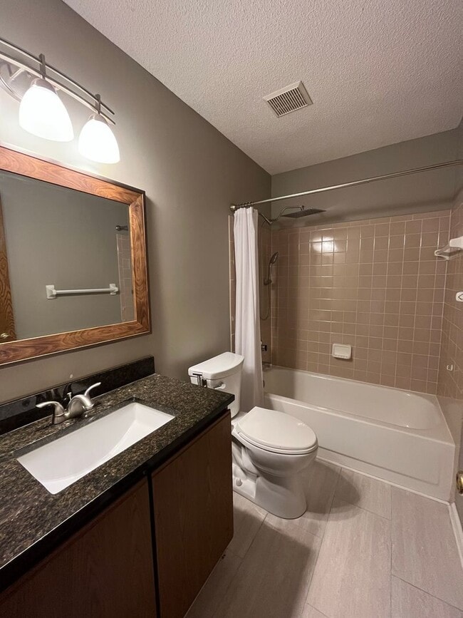 Building Photo - Charming 3-Bedroom Ranch Home with Fenced ...
