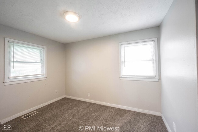 Building Photo - 4923 Barlow Dr