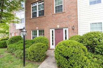 Building Photo - 703 Rainier Rd