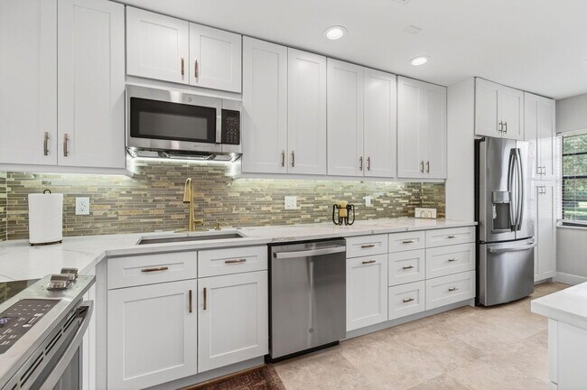 Building Photo - 30 Southport Ln