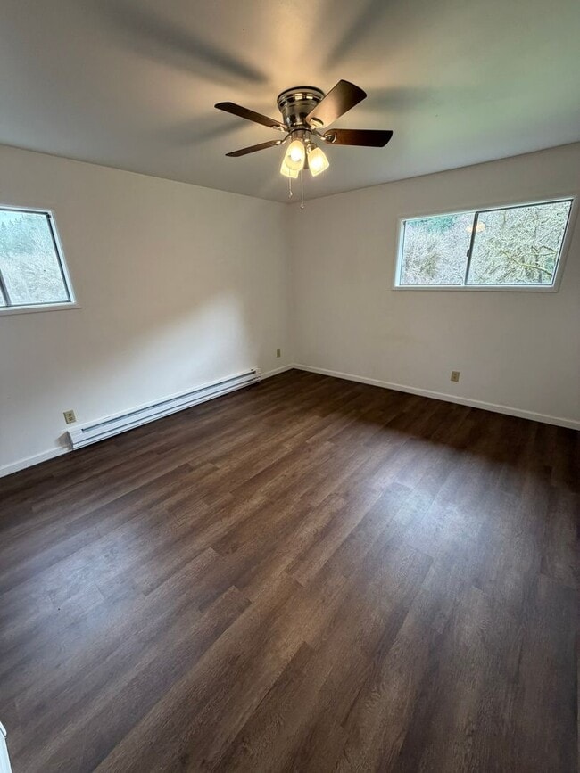 Building Photo - Home with a View!