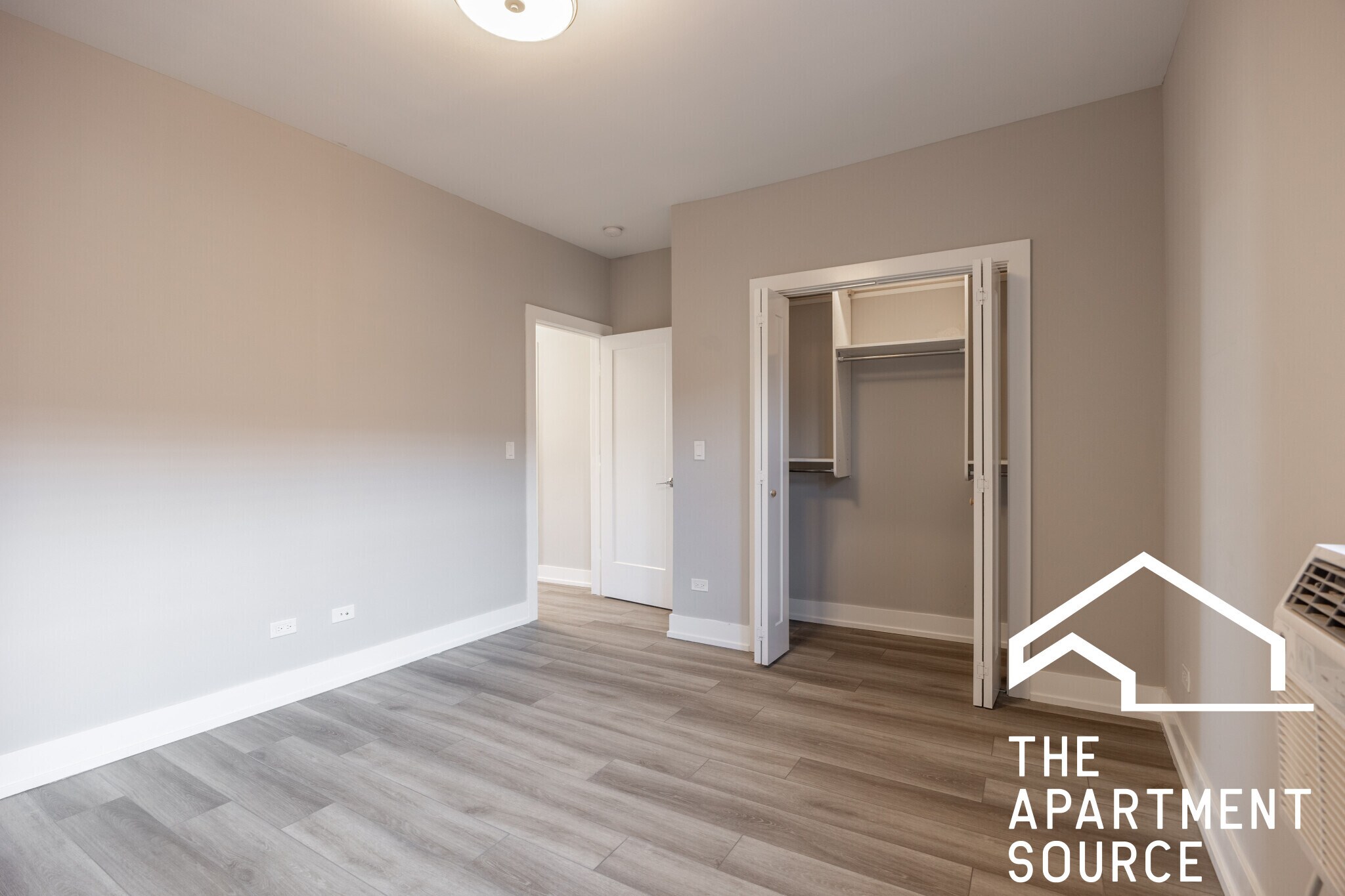 Building Photo - 3941 N Janssen Ave