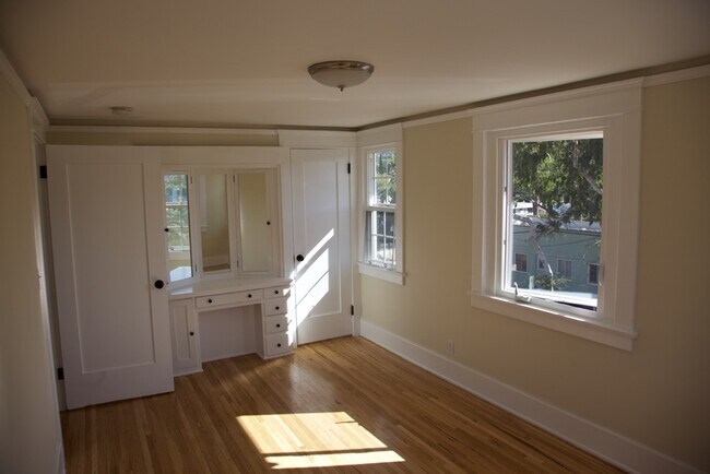 Building Photo - 1433 Talmadge St