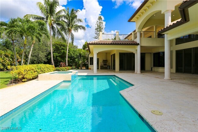 Building Photo - 823 Cassena Rd