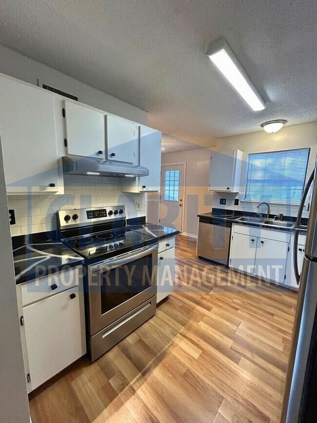 Building Photo - 206 Cliftview Dr