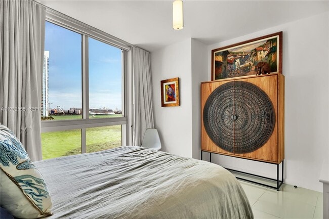 Building Photo - 465 Brickell Ave