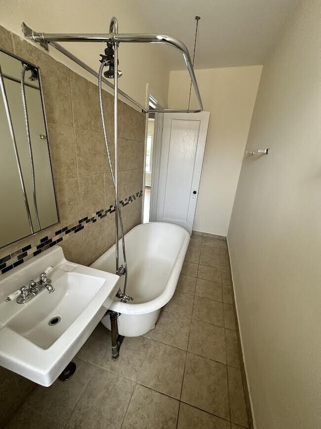 Building Photo - 0 bedroom in Chicago IL 60647