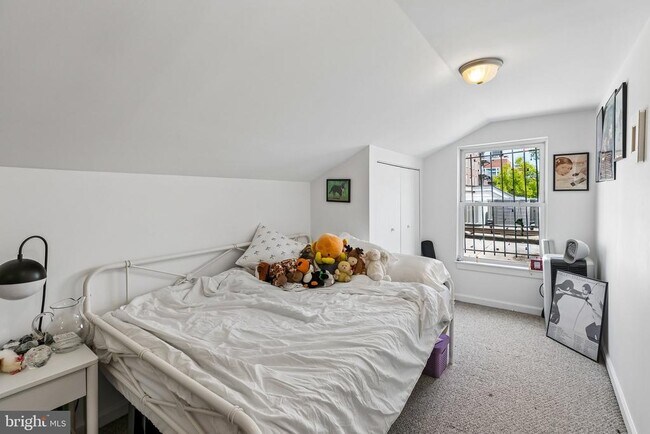 Building Photo - 303 S 11th St