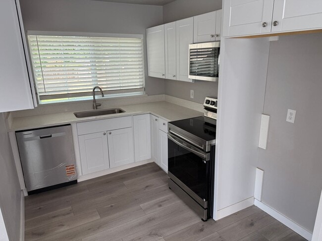 Building Photo - Newly renovated 4 bedroom home!