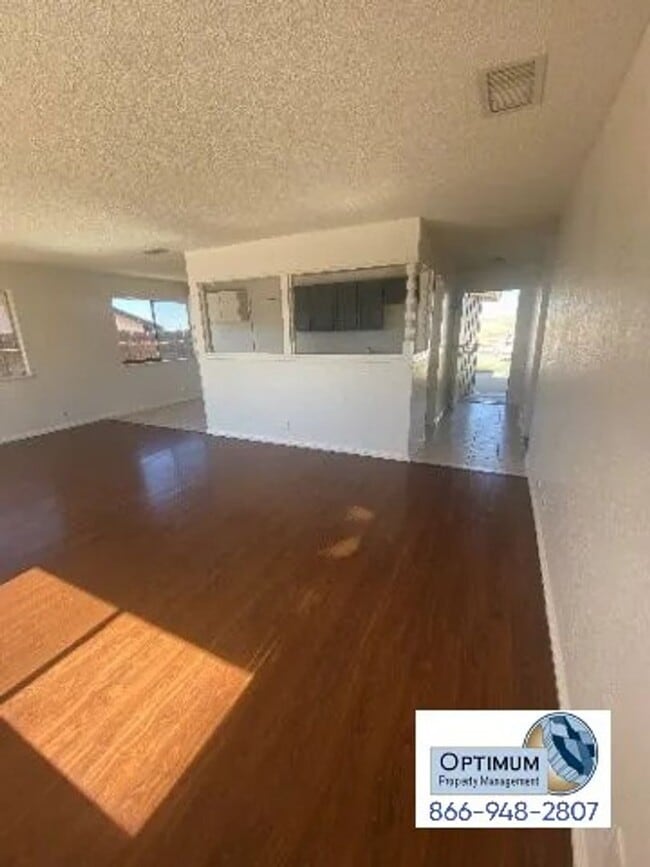 Building Photo - Charming 3-Bedroom Home with Large Backyard & Fenced Front Yard