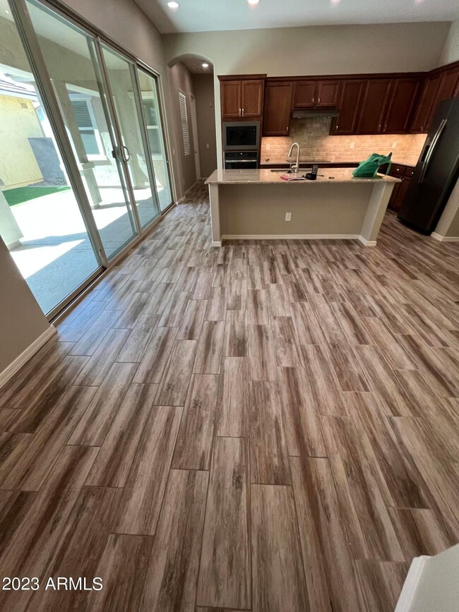 Building Photo - 4225 E Ronald St