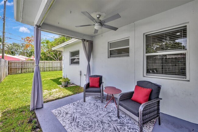 Building Photo - 1504 SW 6th Ave