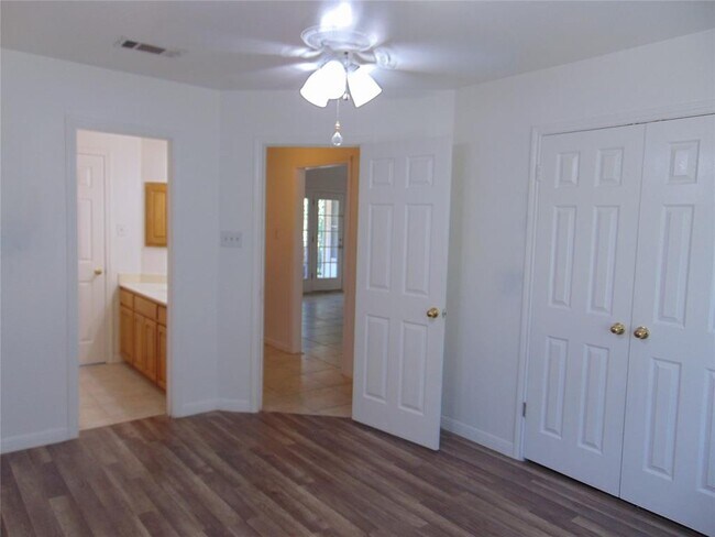 Building Photo - 805 Barton Creek Dr