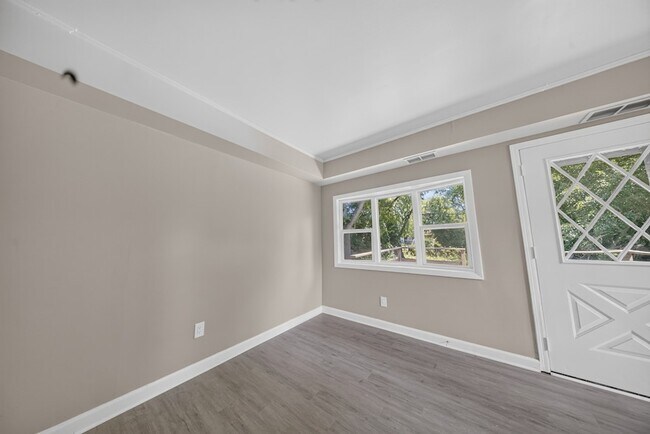 Building Photo - 415 Shabbona Dr
