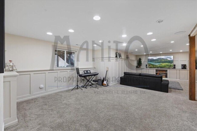 Building Photo - Spacious Trickle Creek Home